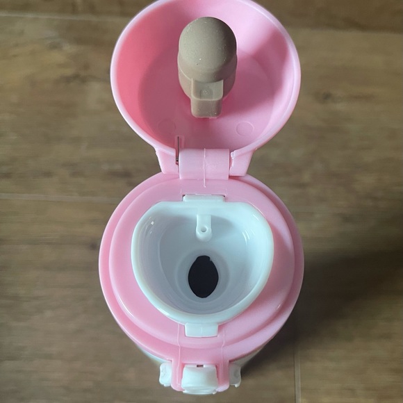 Only 2 Left! HELLO KITTY-NWT Medium Thermos - Picture 13 of 14